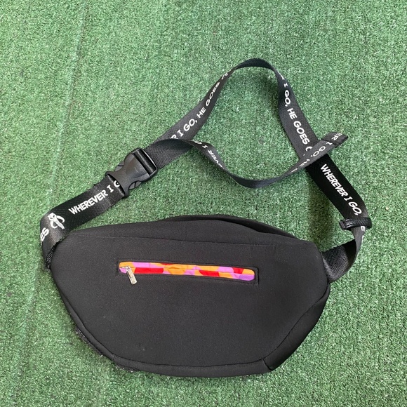 Loungefly Fanny pack - Picture 4 of 4